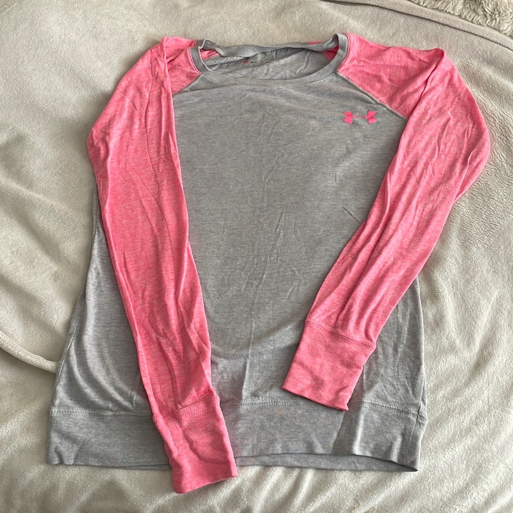 Women’s Under Armour breast cancer awareness workout top